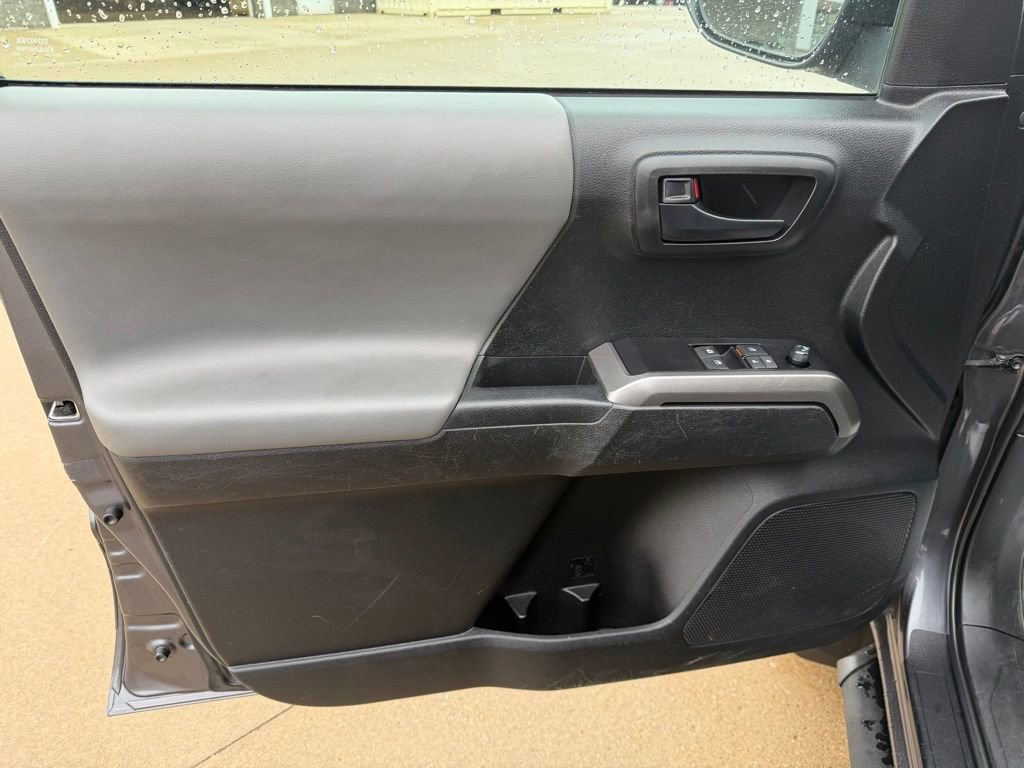 Certified 2022 Toyota Tacoma SR5 AWD/4WD image 8