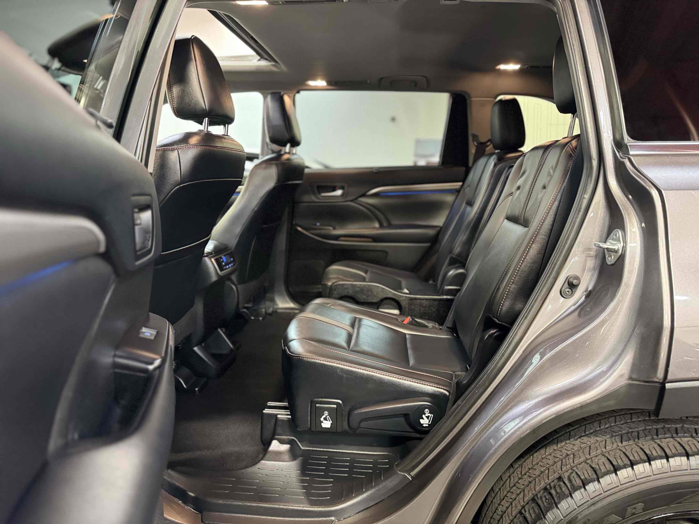 Used 2019 Toyota Highlander XLE image 7