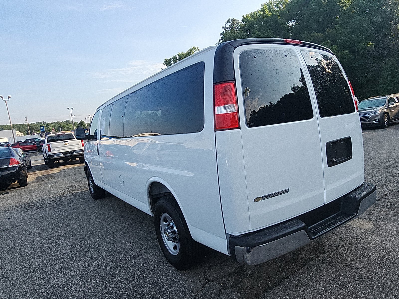Used 2025 Chevrolet Express 3500 LT w/ LT Preferred Equipment Group RWD image 3