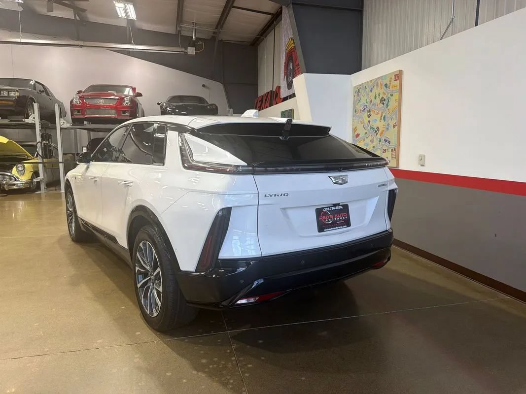 Used 2024 Cadillac Lyriq Sport AWD/4WD image 43