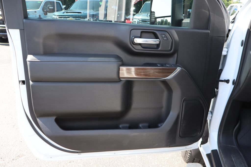 Used 2024 Chevrolet Silverado 3500 LT w/ Convenience Package AWD/4WD image 4