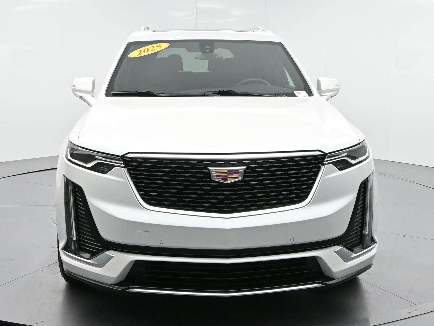 Certified 2025 Cadillac XT6 Luxury FWD image 2