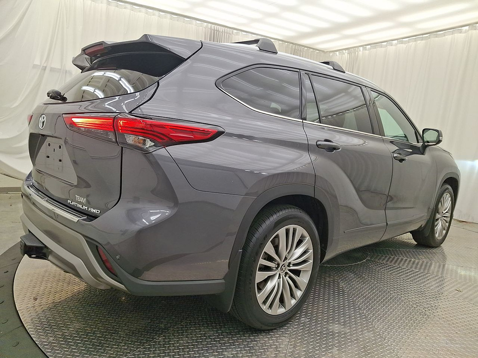 Used 2022 Toyota Highlander Platinum AWD/4WD image 28