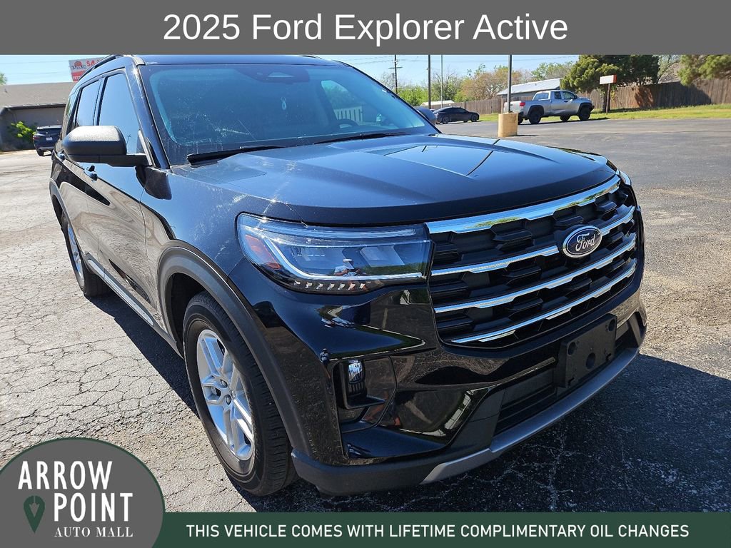 Used 2025 Ford Explorer Active w/ Active Comfort Package RWD image 2