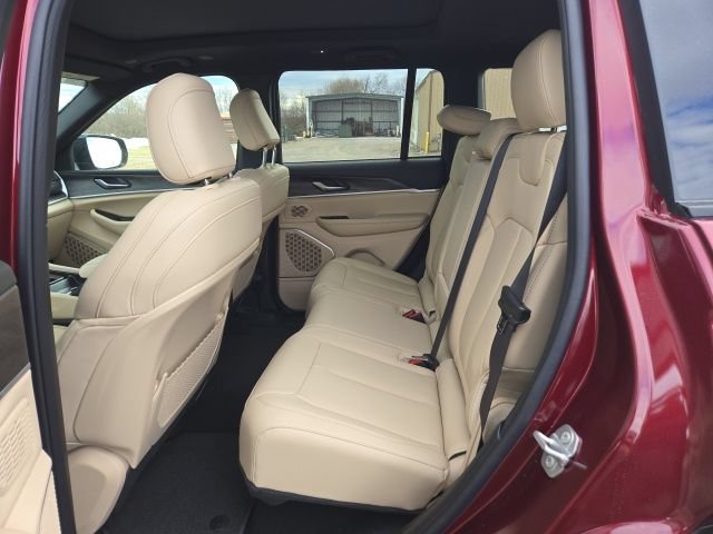 New 2026 Jeep Grand Cherokee Limited w/ Limited Altitude Package AWD/4WD image 7