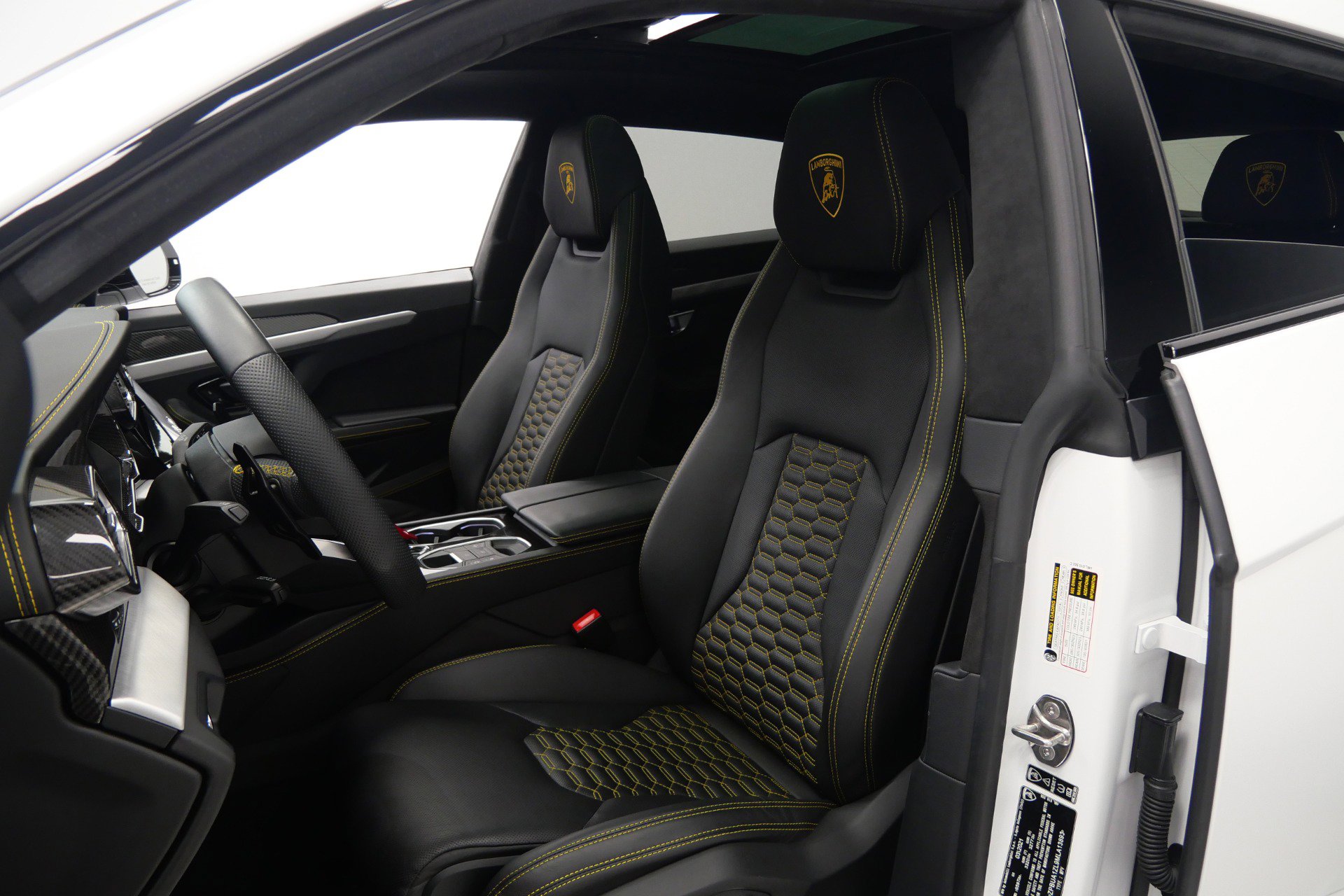 Used 2021 Lamborghini Urus AWD/4WD image 24