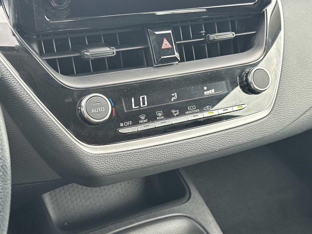 Used 2025 Toyota Corolla LE FWD image 29