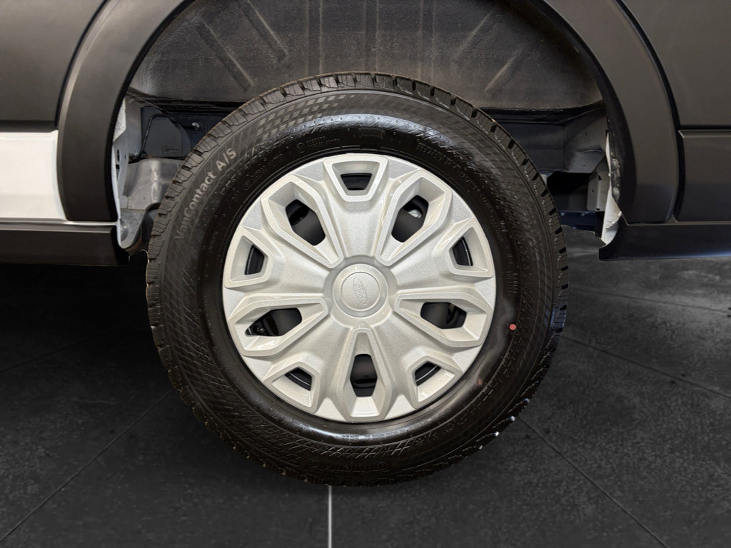 Used 2024 Ford E-Transit Low Roof RWD image 31