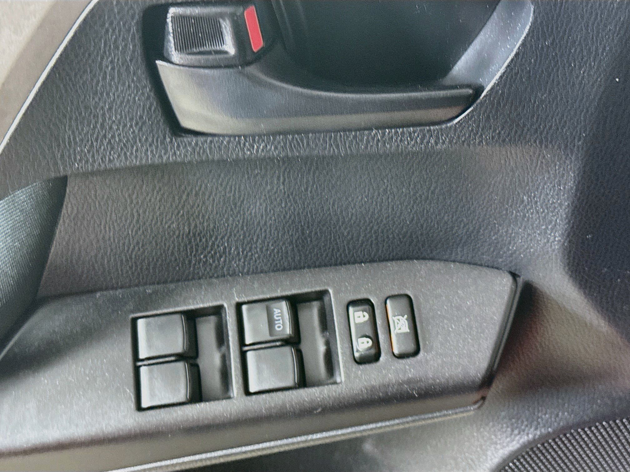 Used 2018 Toyota RAV4 LE FWD image 20