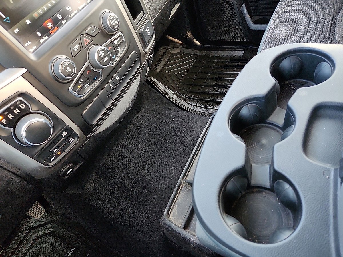 Used 2019 RAM 1500 Classic SLT w/ Luxury Group image 12