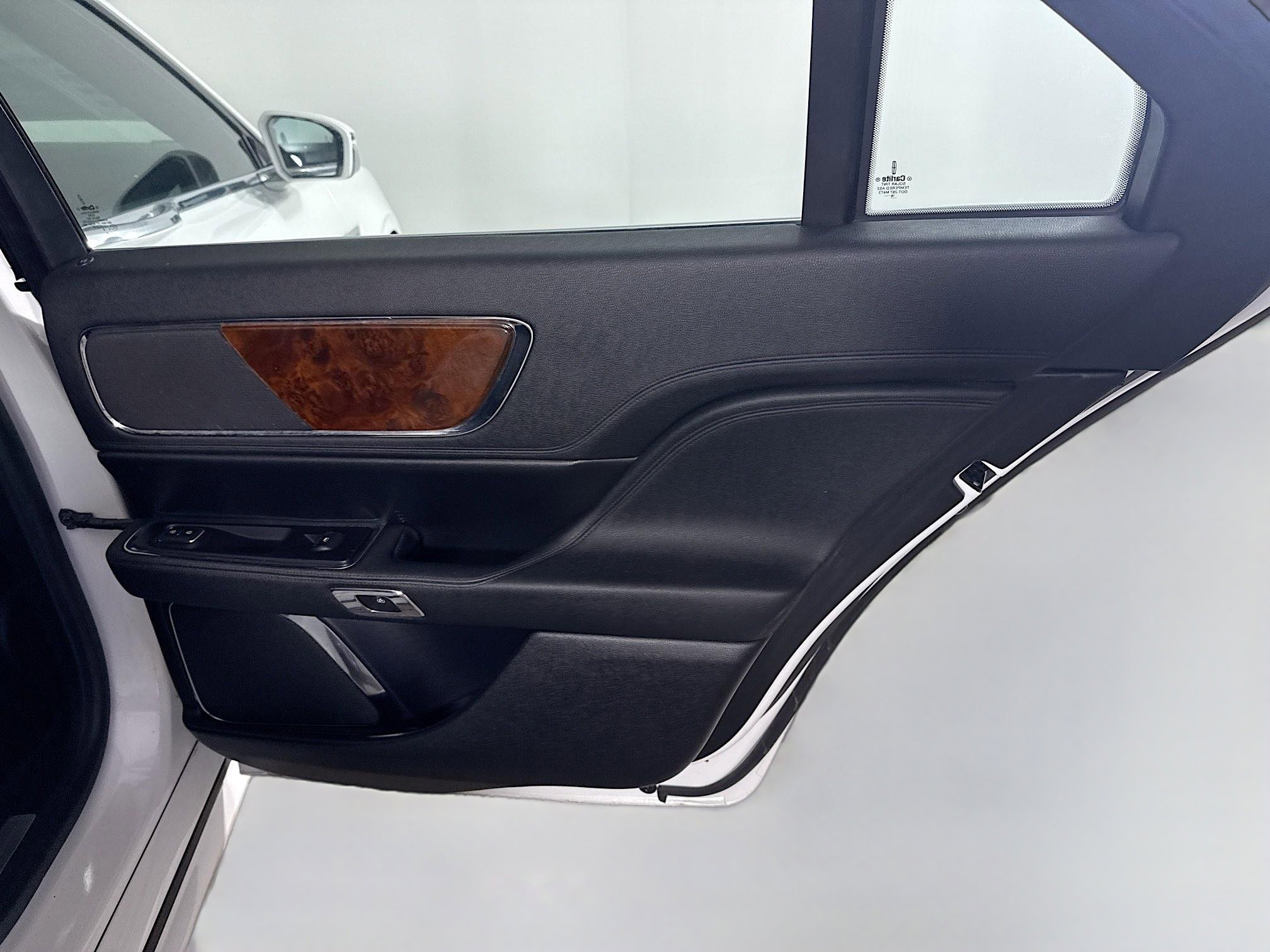 Used 2020 Lincoln Continental image 28