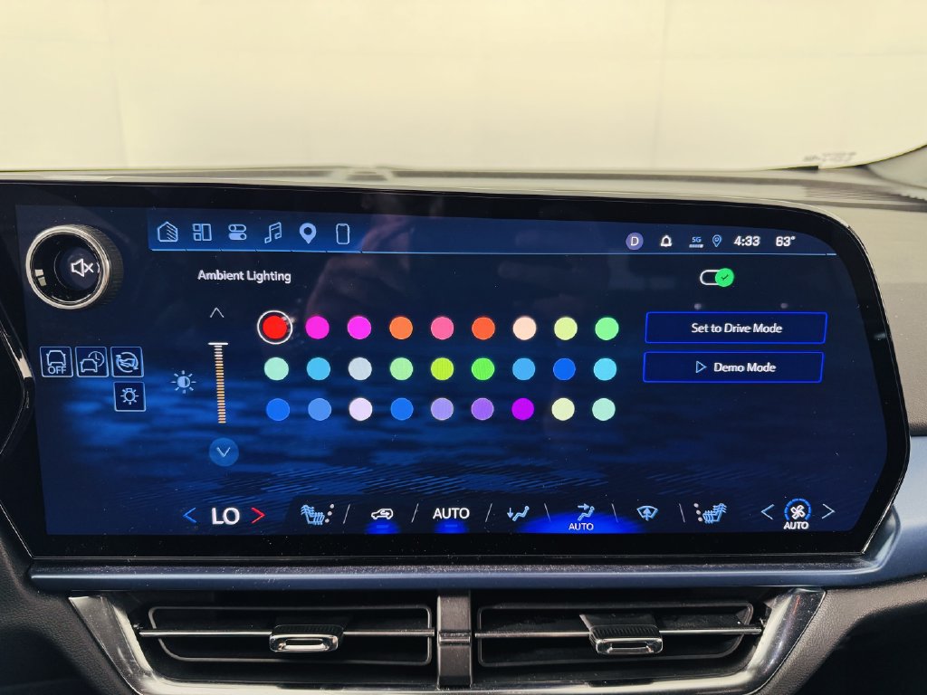 Used 2024 Chevrolet Equinox EV LT AWD/4WD image 17