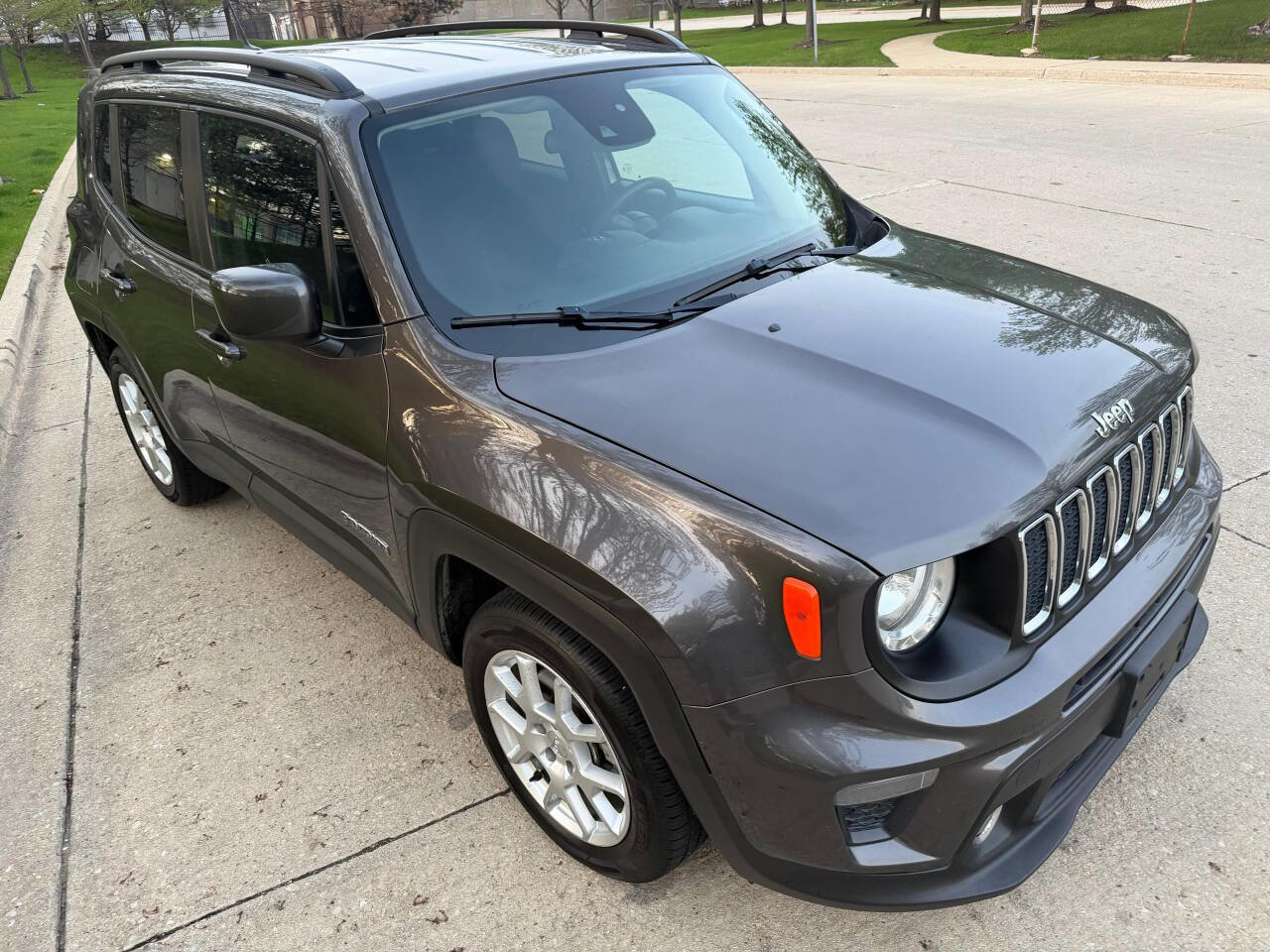Used 2021 Jeep Renegade Latitude FWD image 13
