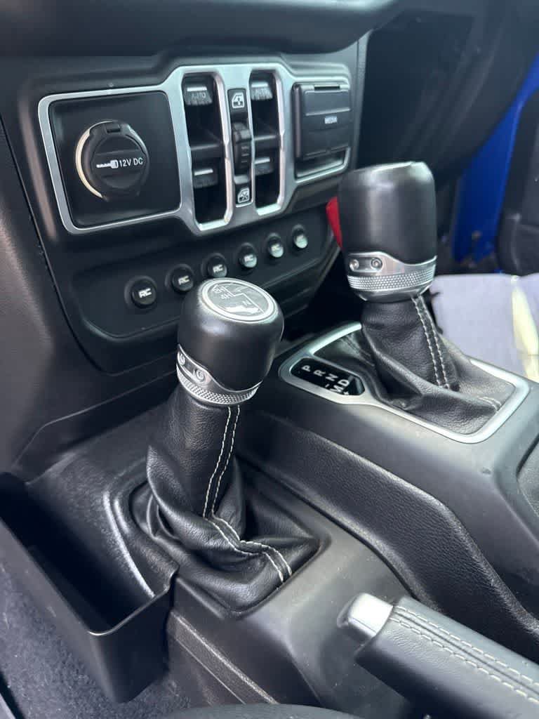 Used 2018 Jeep Wrangler Unlimited Sahara AWD/4WD image 14