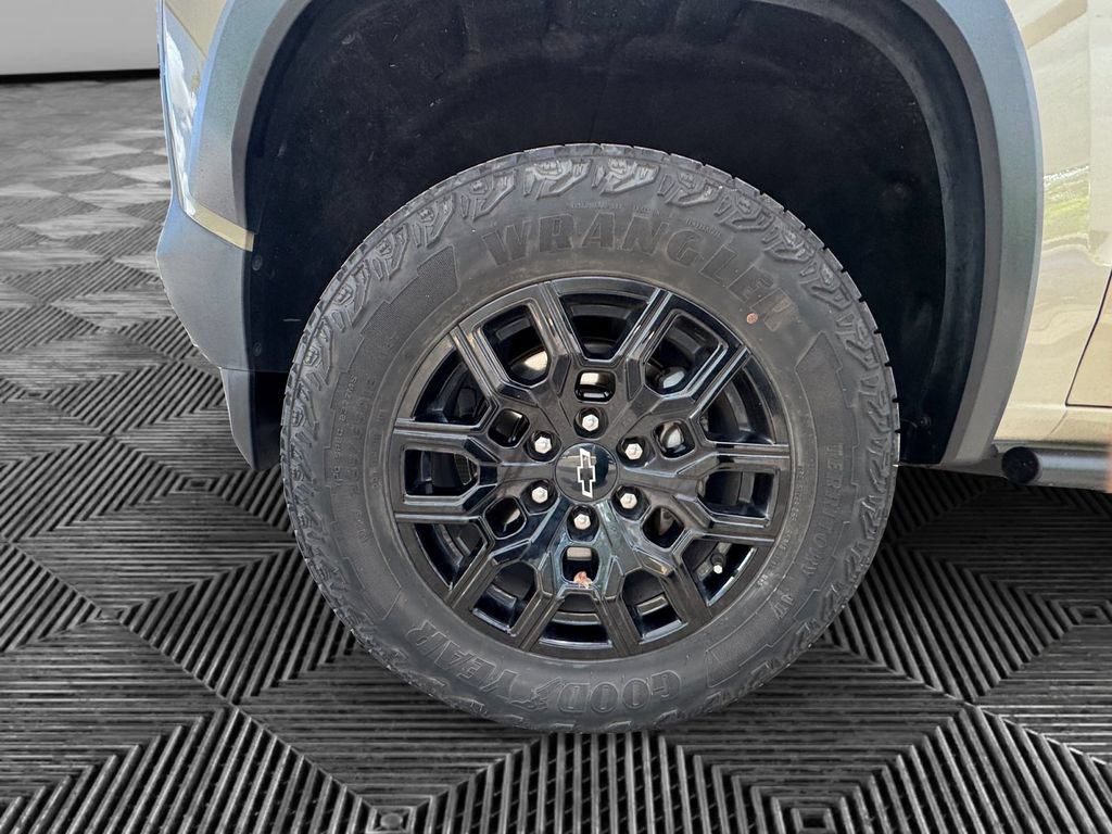 Certified 2023 Chevrolet Colorado Trail Boss w/ Technology Package AWD/4WD image 9