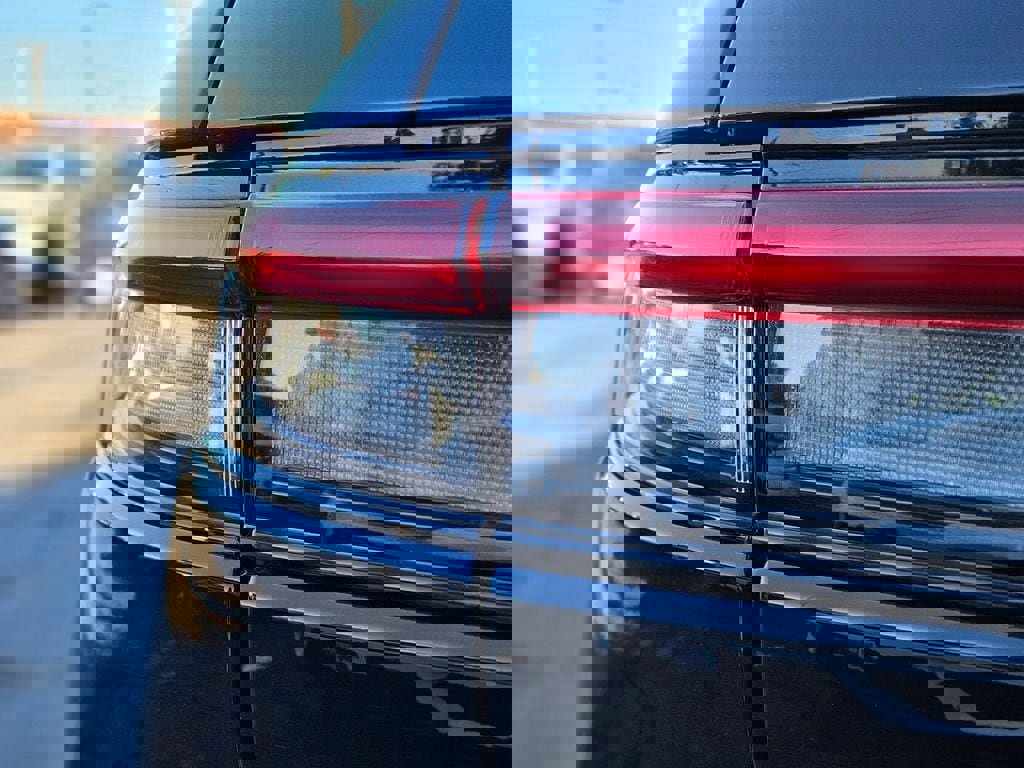 New 2025 Jeep Grand Cherokee Altitude image 9