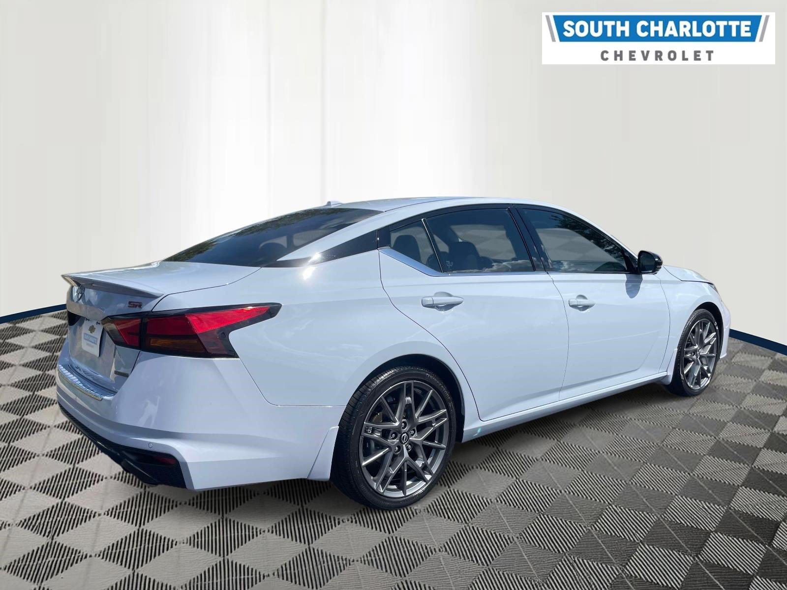 Used 2023 Nissan Altima 2.0 SR FWD image 4