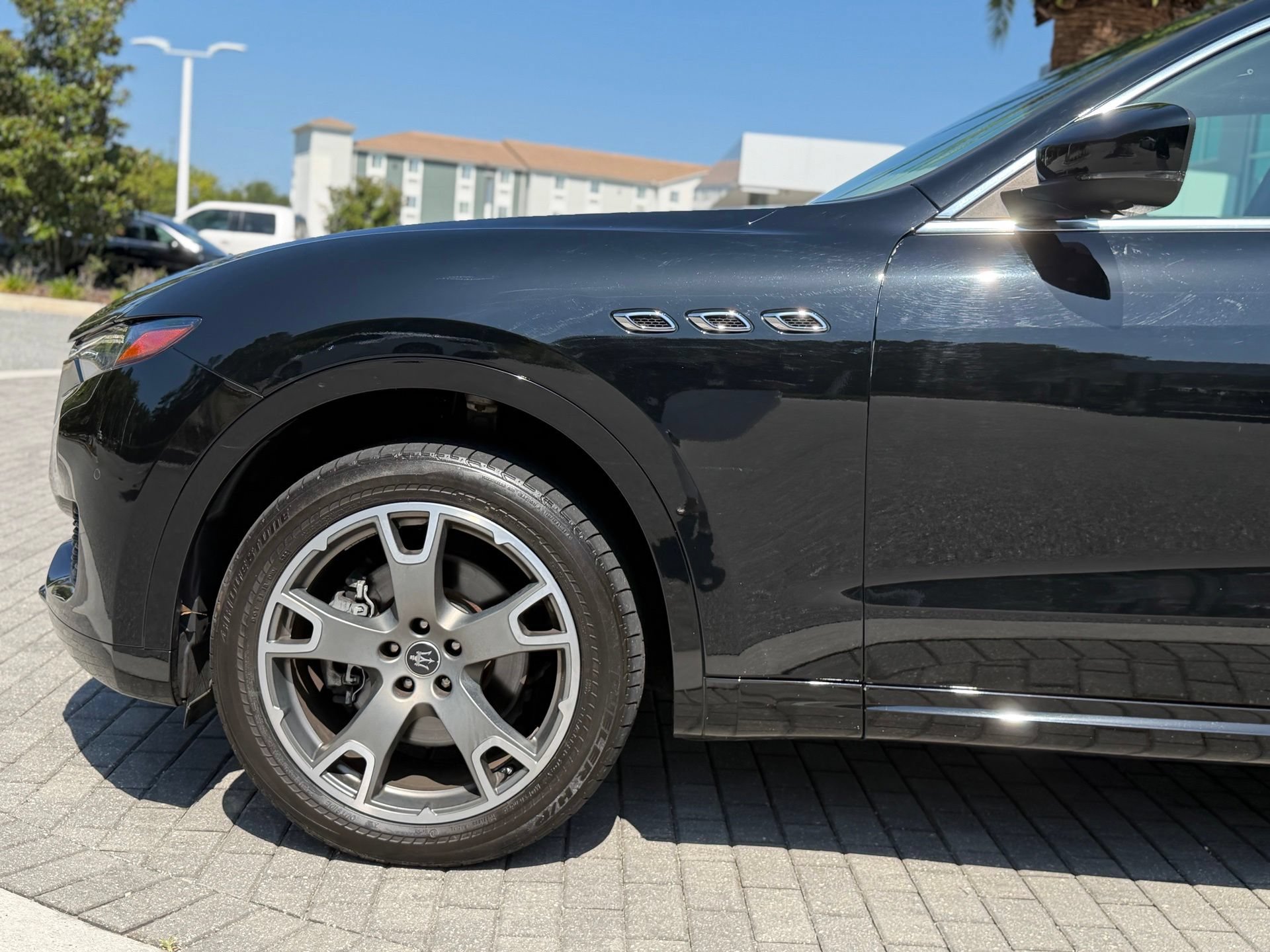 Used 2021 Maserati Levante AWD/4WD image 6