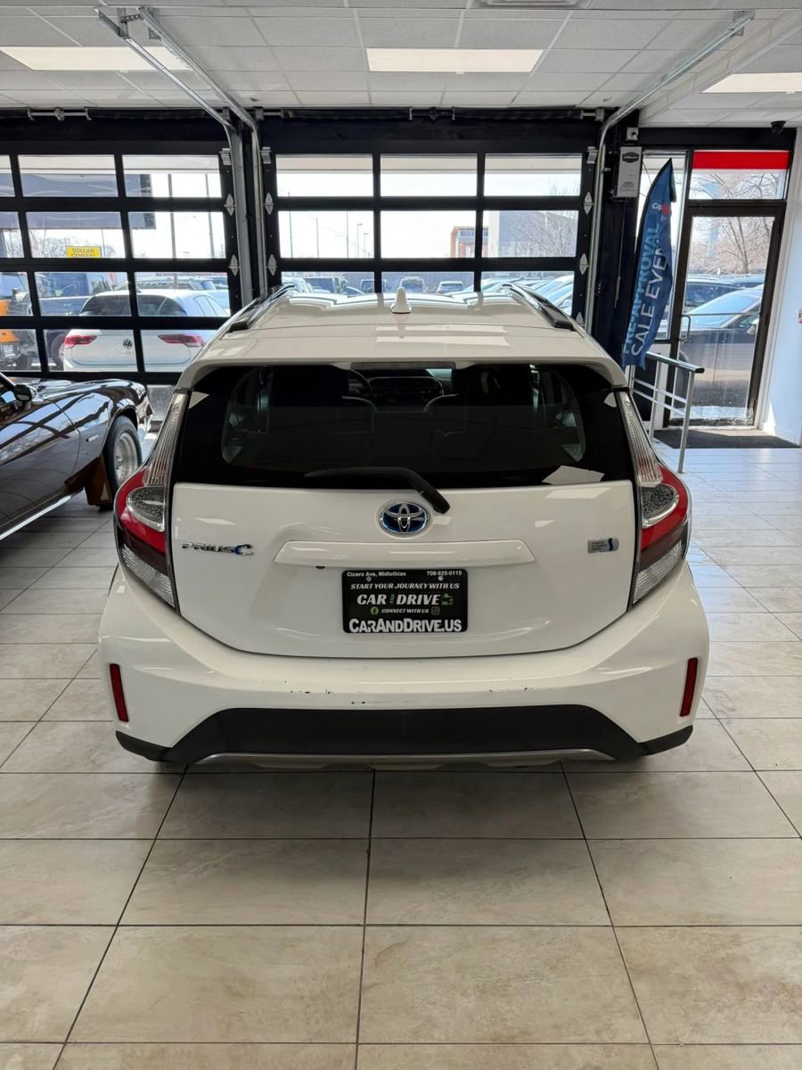 Used 2018 Toyota Prius C Two image 5
