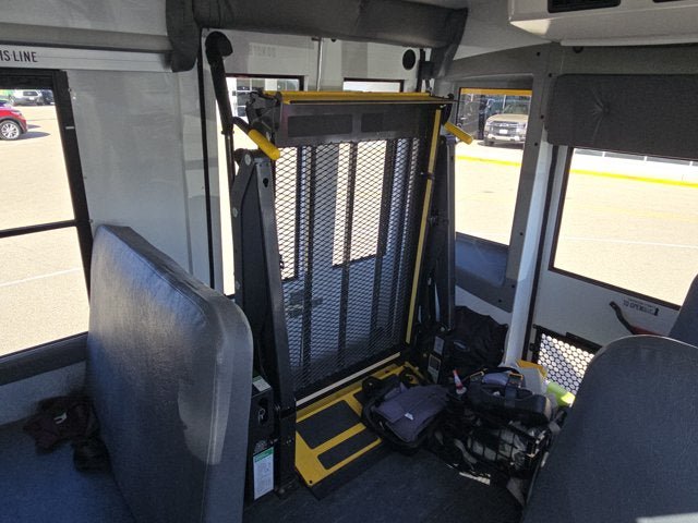 Used 2014 Chevrolet Express 4500 RWD image 17
