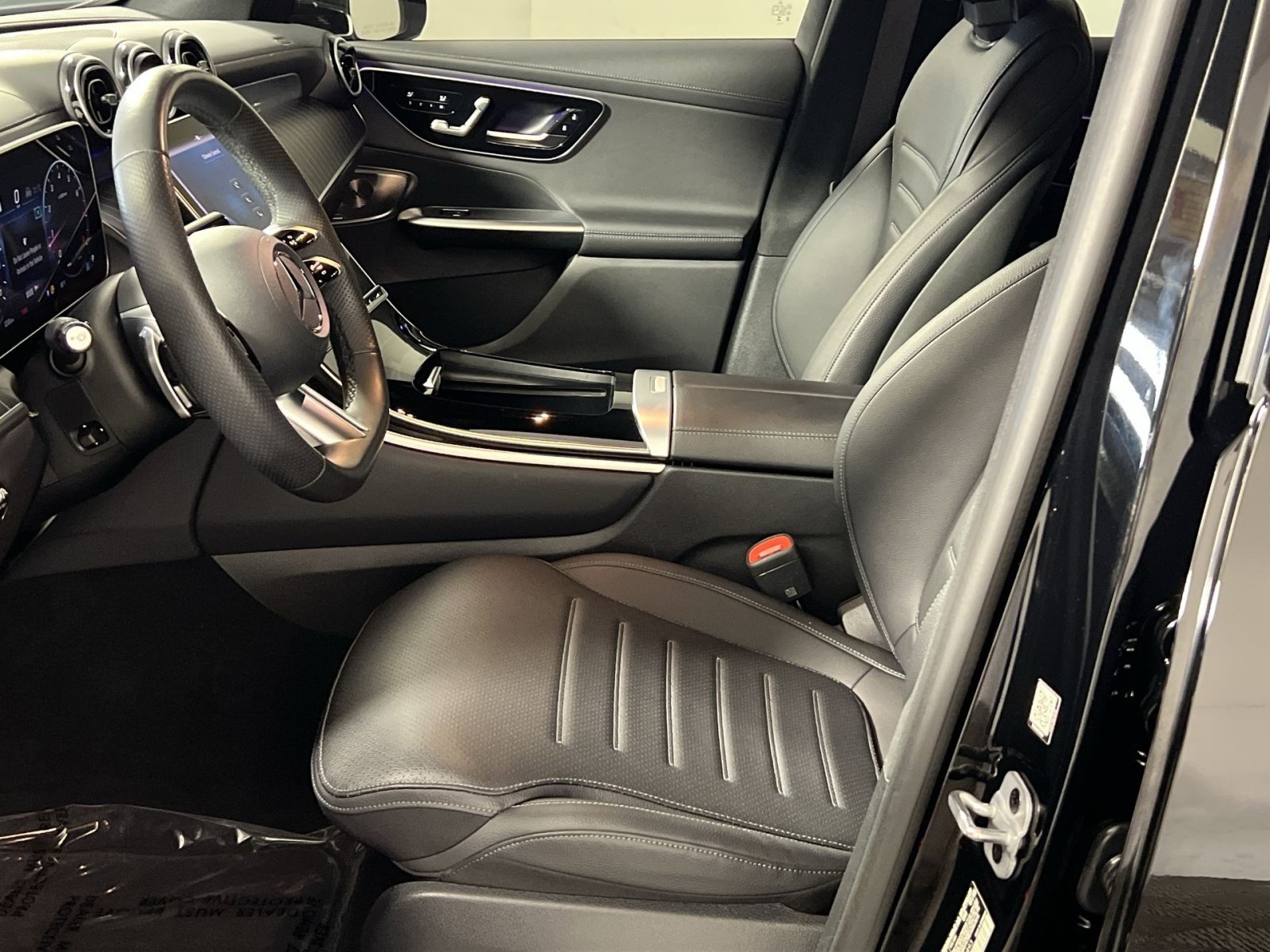 Used 2023 Mercedes-Benz GLC 300 4MATIC image 13