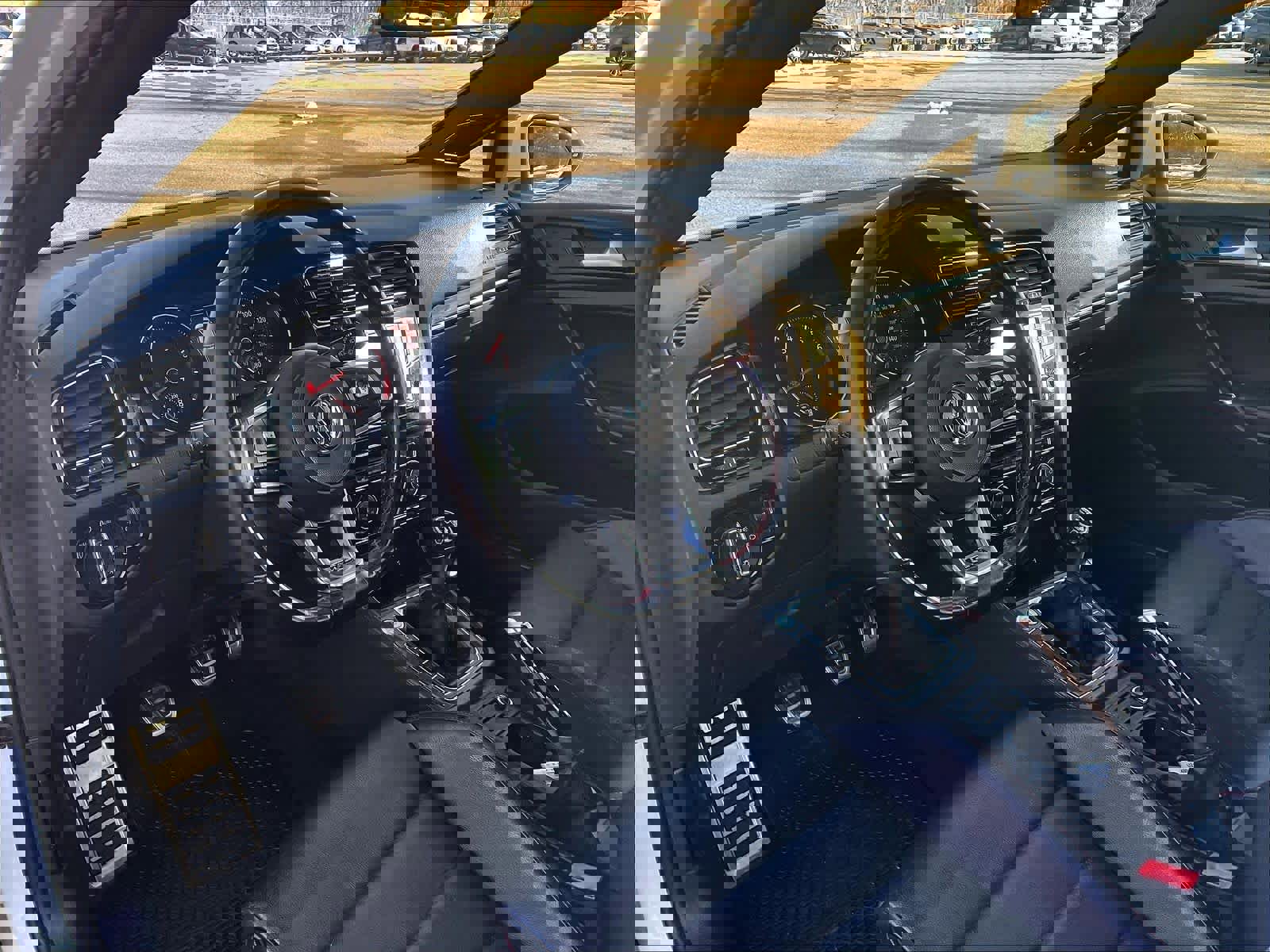 Used 2017 Volkswagen GTI SE image 7