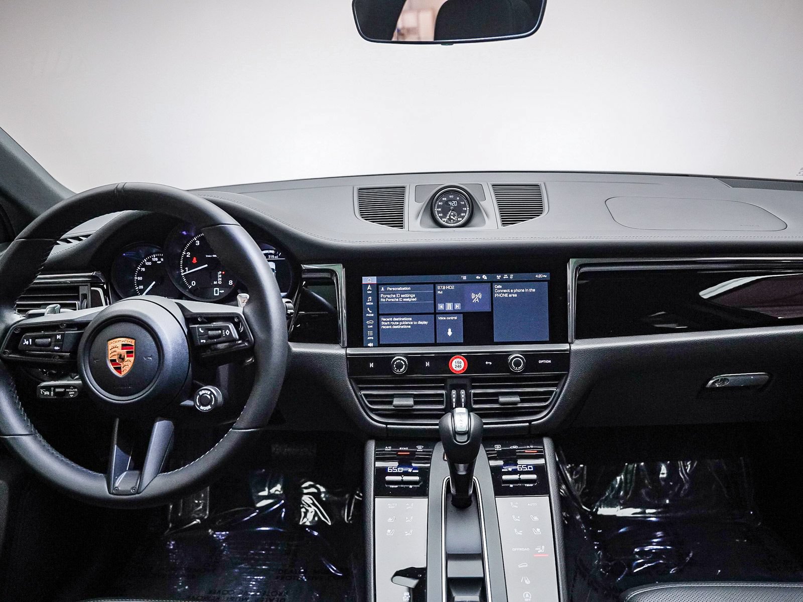 Certified 2026 Porsche Macan AWD/4WD image 16
