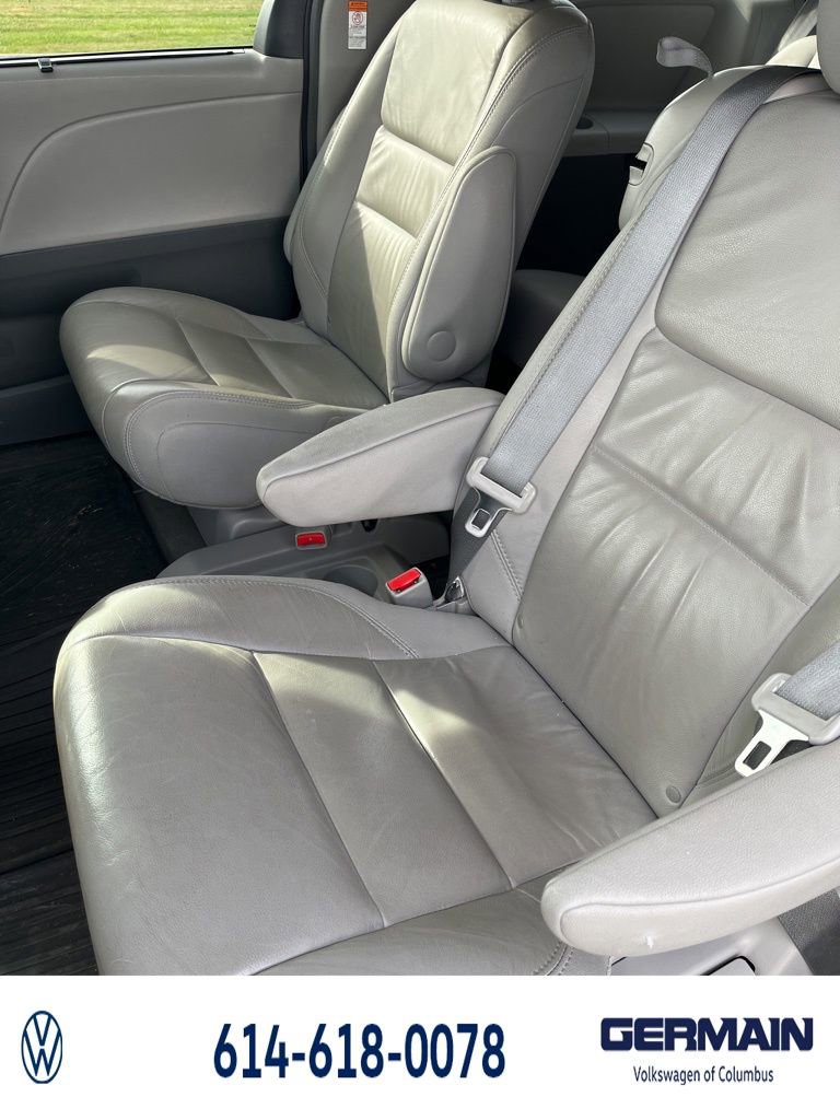 Used 2017 Toyota Sienna XLE Premium image 19