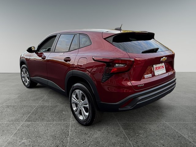 Used 2025 Chevrolet Trax LS w/ Driver Confidence Package FWD image 3