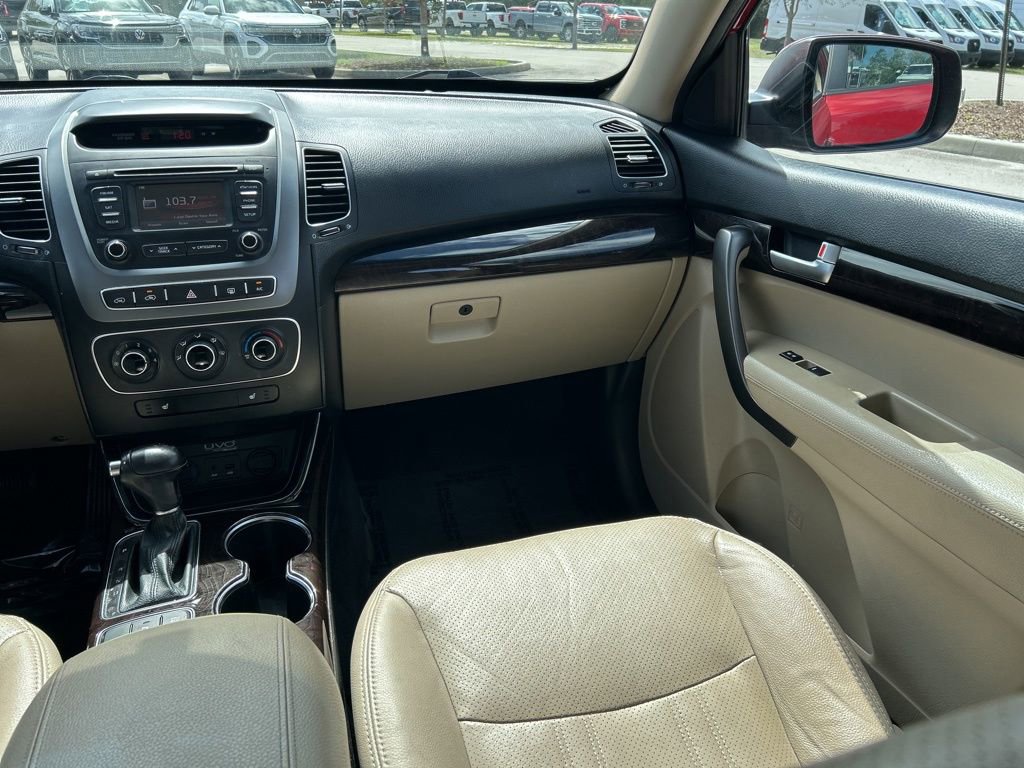 Used 2015 Kia Sorento LX image 11