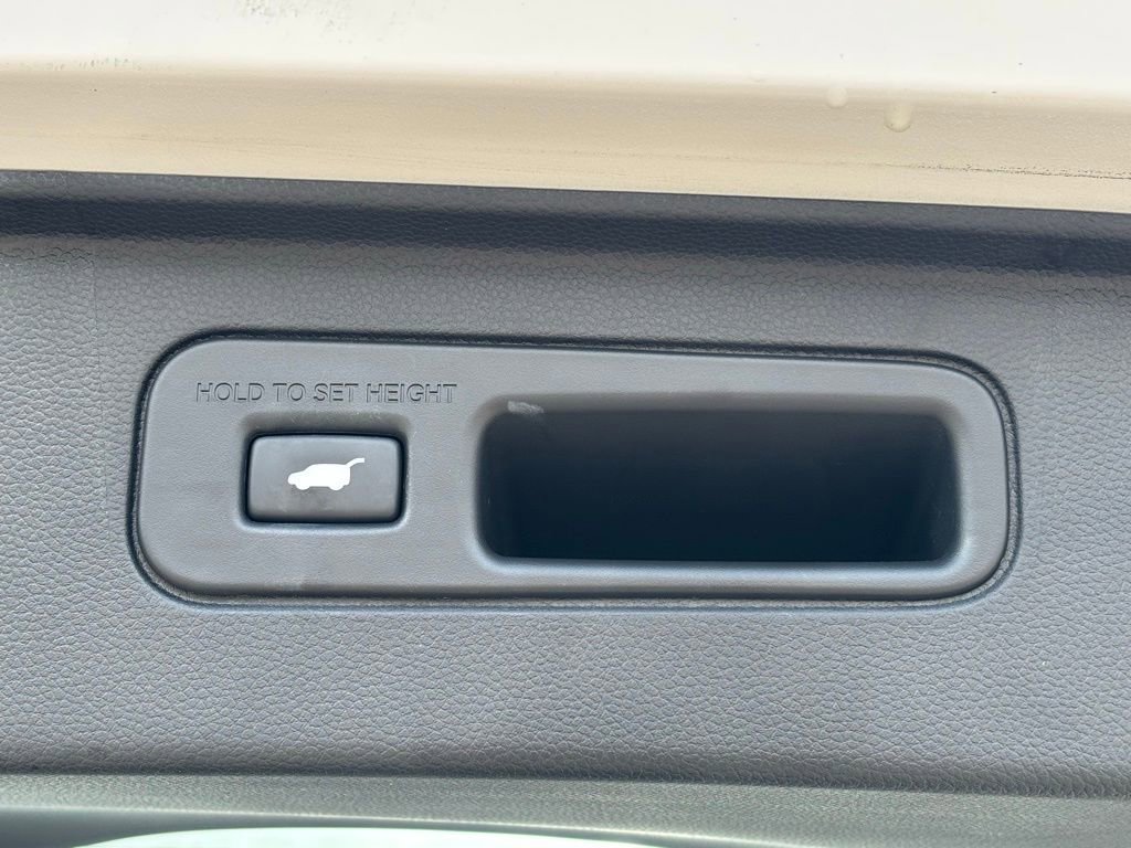 Used 2025 Honda Pilot Touring image 7