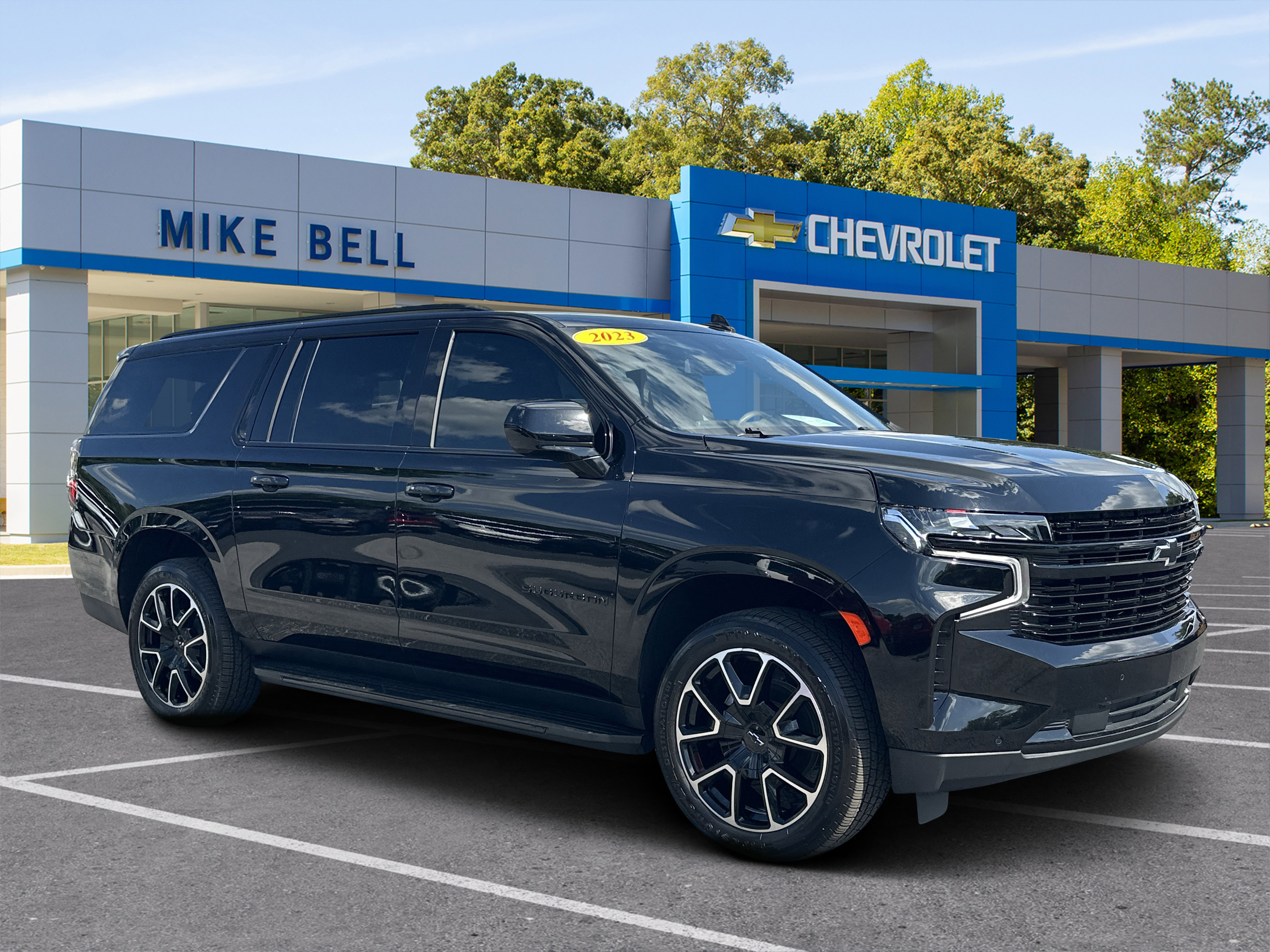 Used 2023 Chevrolet Suburban RST RWD image 1