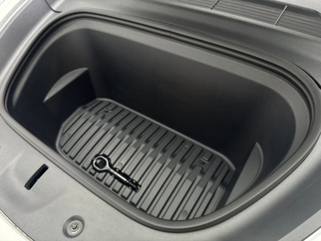 Used 2024 Tesla Model Y Long Range image 74