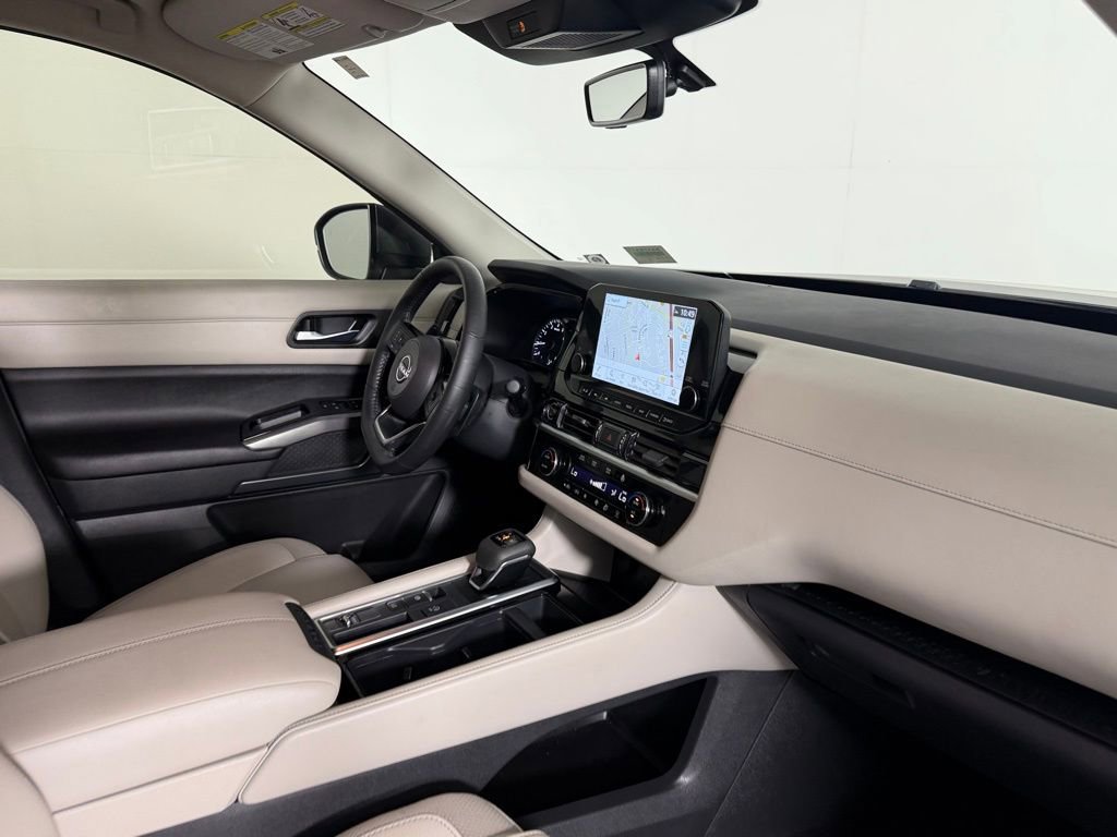 Used 2023 Nissan Pathfinder SL image 32