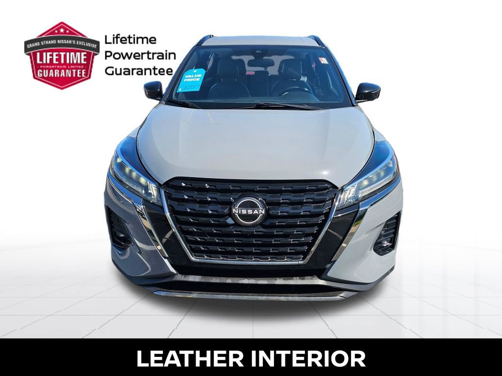 Used 2022 Nissan Kicks SR w/ Premium Package FWD image 5