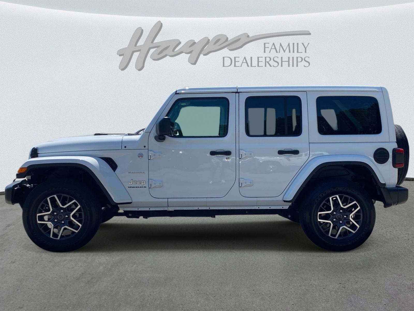 Used 2024 Jeep Wrangler Unlimited Sahara w/ Dual Top Group AWD/4WD image 7