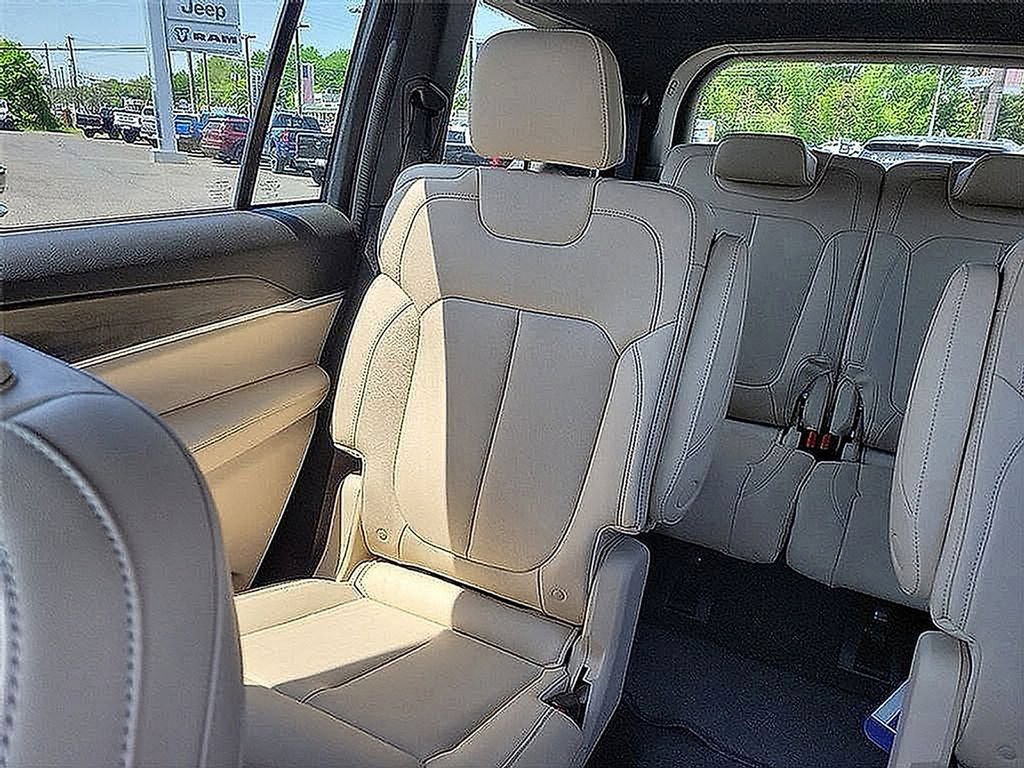 New 2024 Jeep Grand Cherokee L Limited AWD/4WD image 15