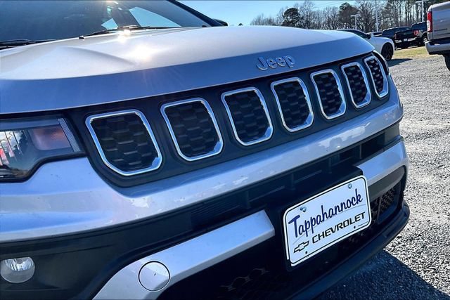 Used 2024 Jeep Compass Latitude AWD/4WD image 32