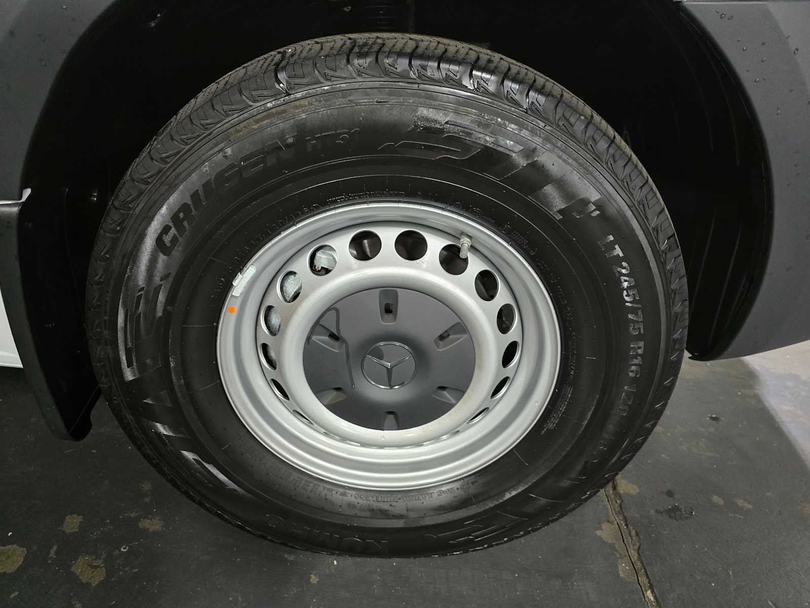 Used 2025 Mercedes-Benz Sprinter 2500 image 9