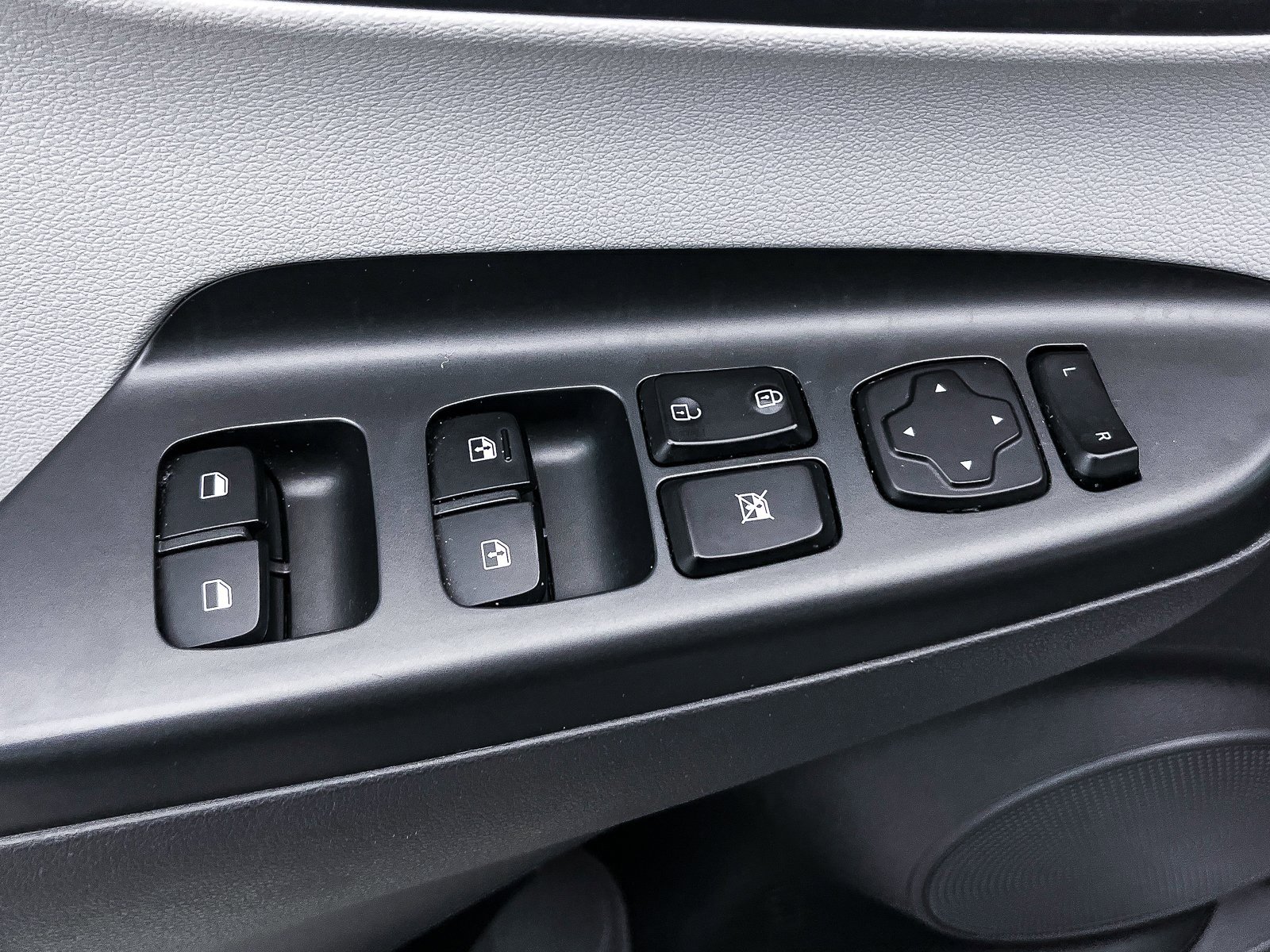 Used 2023 Hyundai Kona SEL image 16