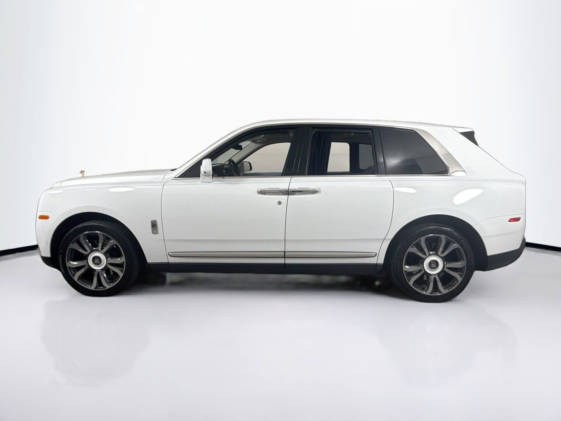 Used 2019 Rolls-Royce Cullinan image 4