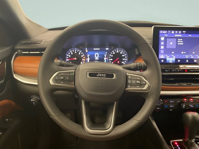 Used 2025 Jeep Compass Limited AWD/4WD image 16