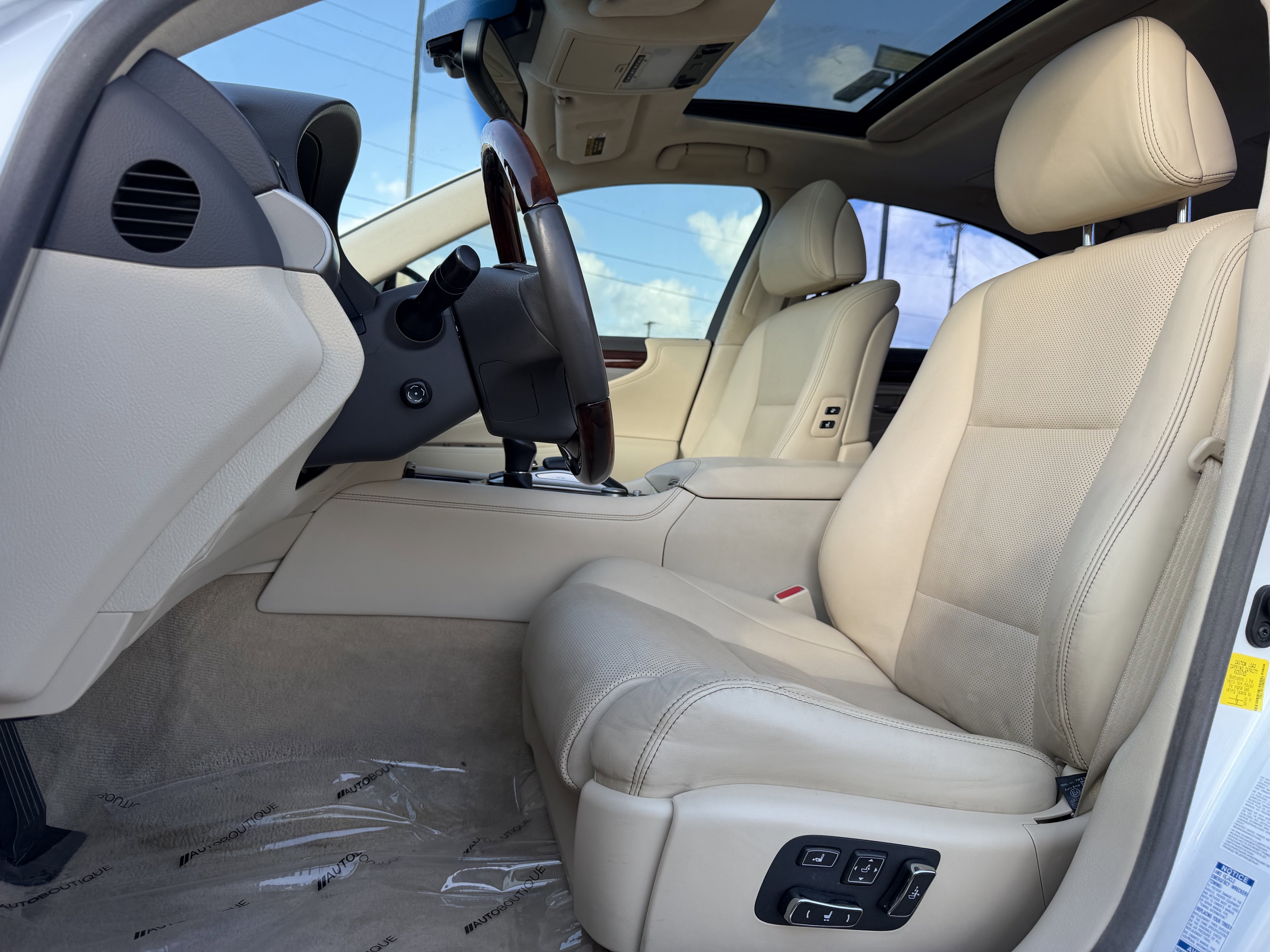 Used 2016 Lexus LS 460 AWD w/ Comfort Package image 27