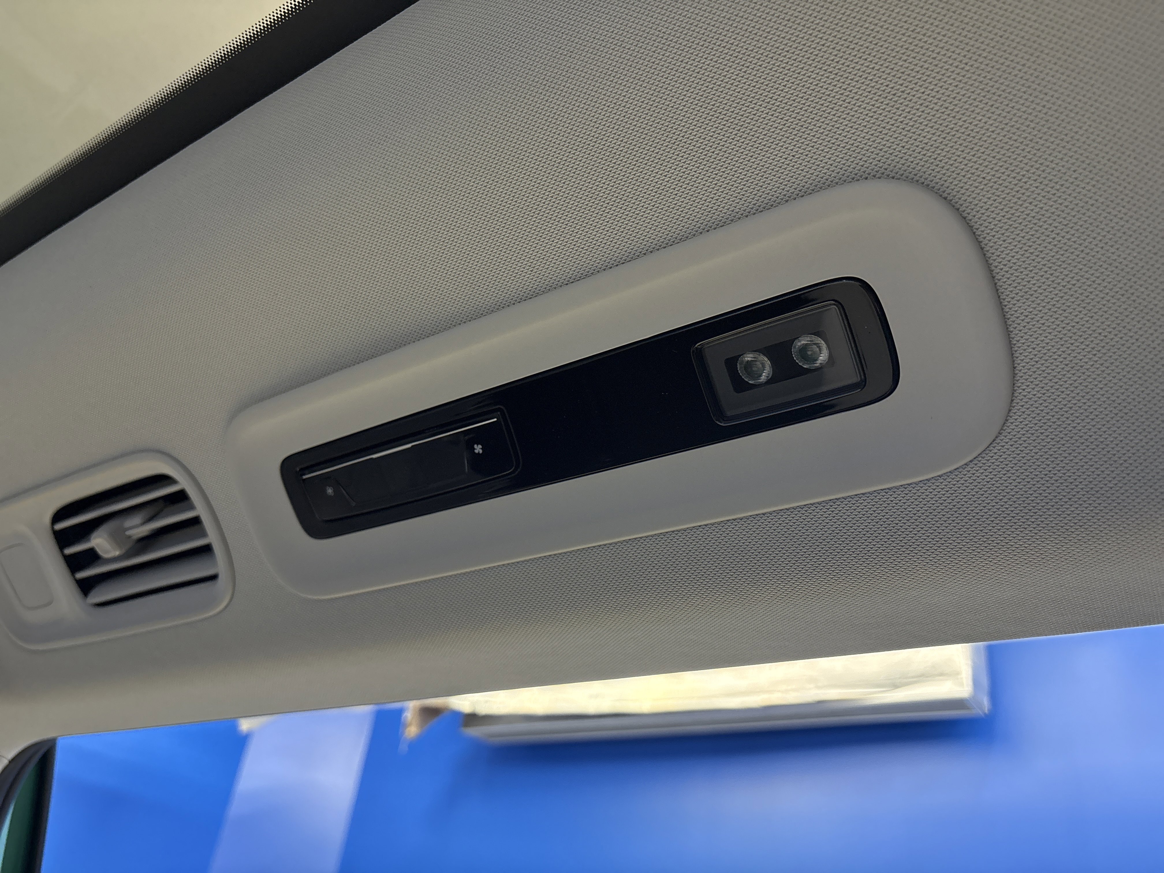 New 2025 Volkswagen ID. Buzz 1st Edition image 27