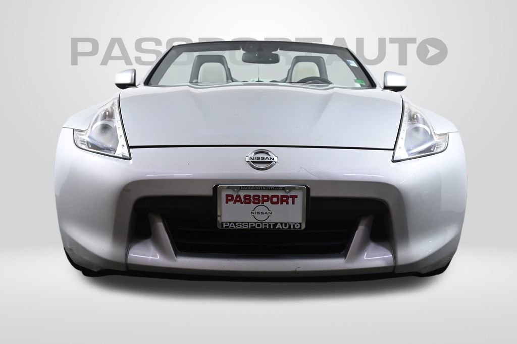 Used 2010 Nissan 370Z Touring w/ Sport Pkg image 2