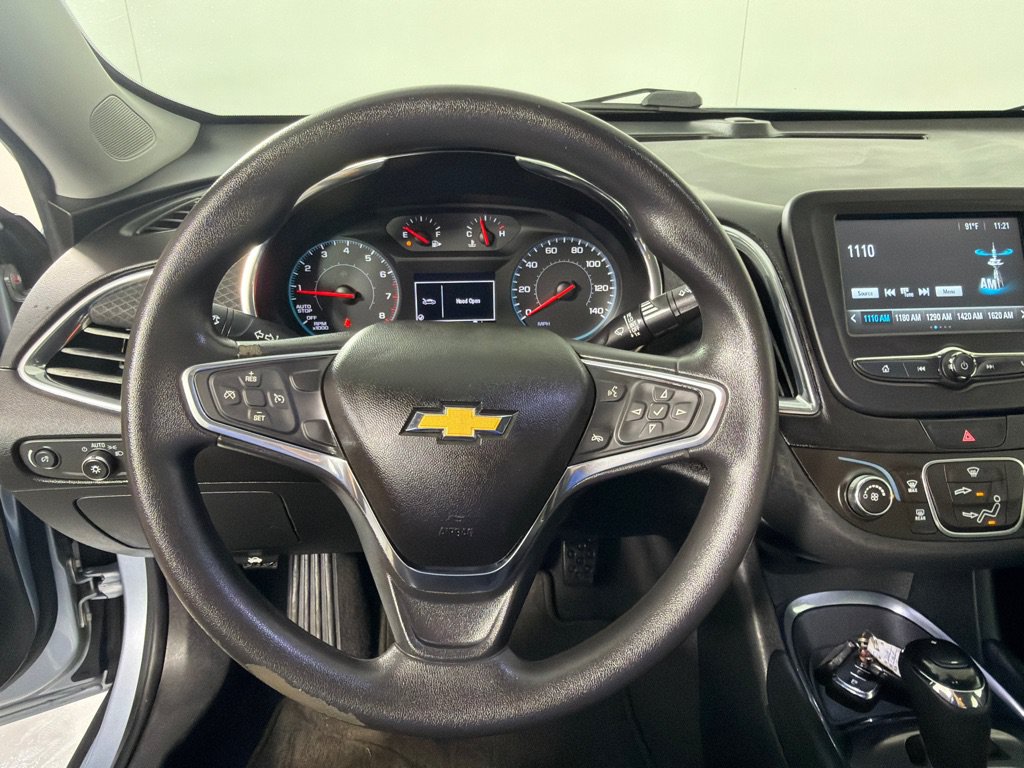 Used 2018 Chevrolet Malibu LT FWD image 12