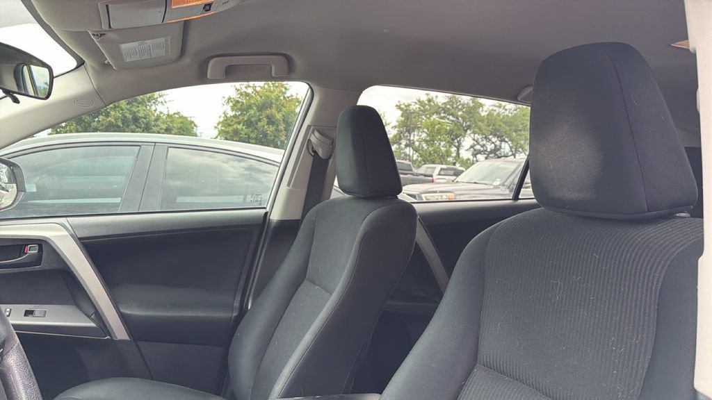 Used 2016 Toyota RAV4 LE FWD image 9