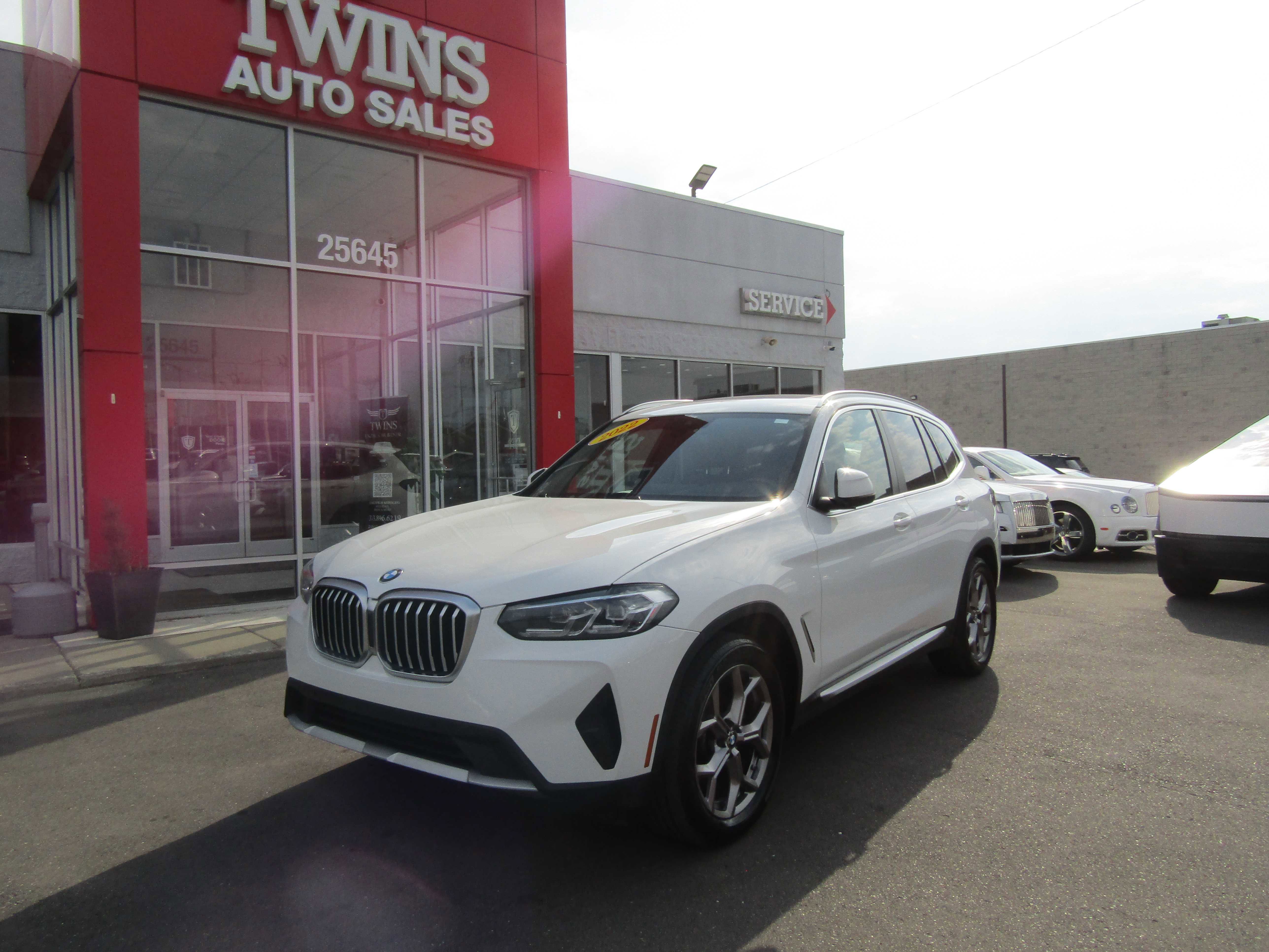 Used 2022 BMW X3 xDrive30i w/ Premium Package image 2