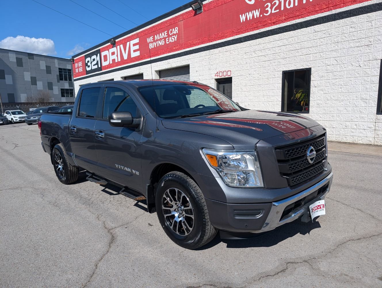 Used 2020 Nissan Titan SV w/ SV Convenience Package image 4
