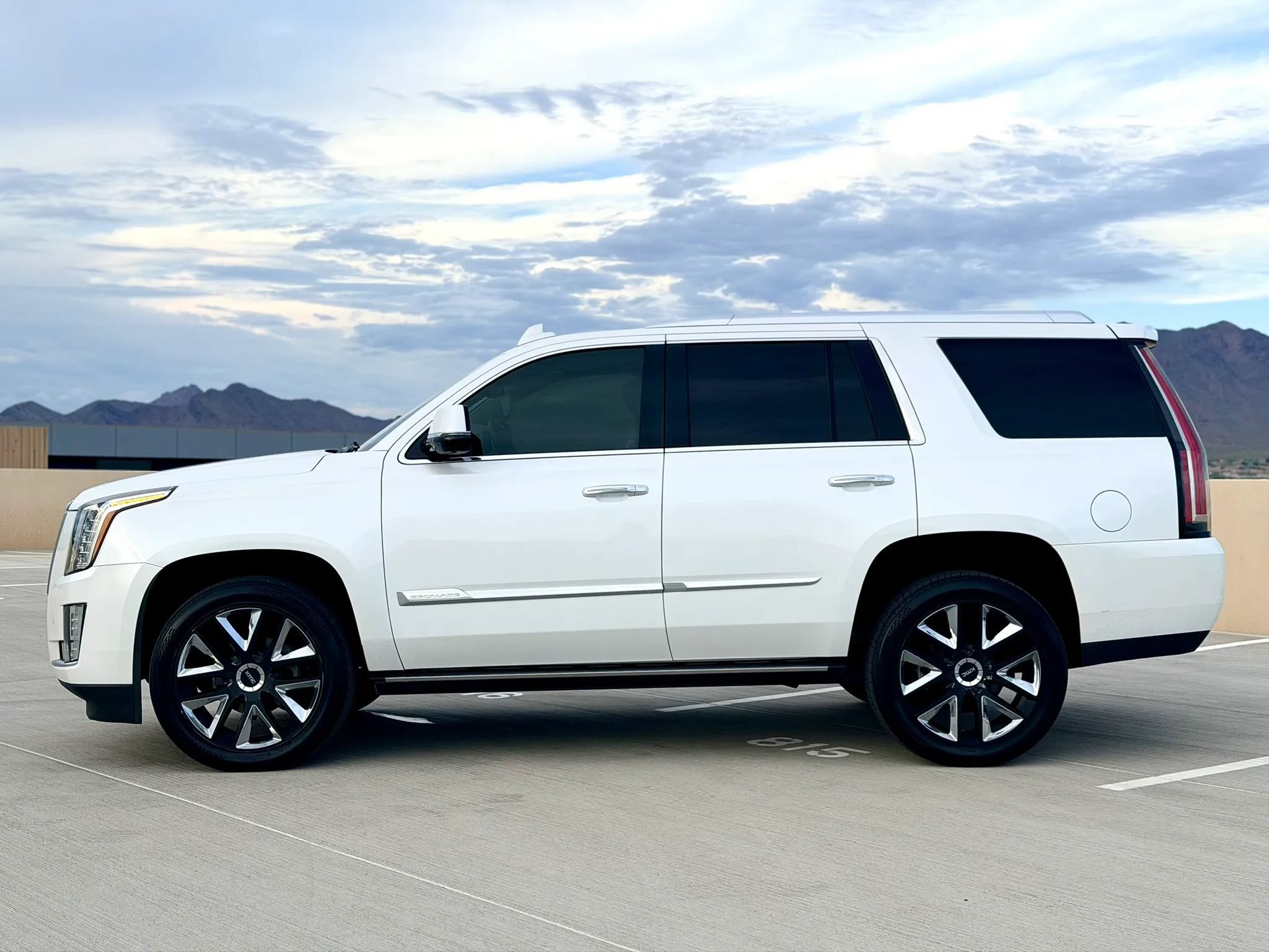 Used 2016 Cadillac Escalade Premium RWD image 8